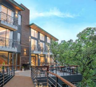 the rosefinch sarovar portico