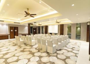 the rosefinch sarovar portico