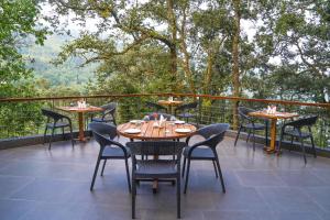 the rosefinch sarovar portico