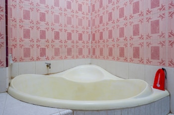 reddoorz plus syariah near stasiun pekalongan 2