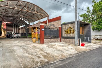 reddoorz syariah near kebon rojo park blitar