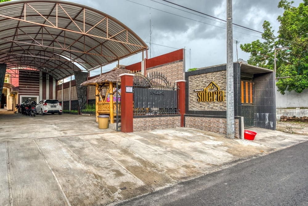 reddoorz syariah near kebon rojo park blitar