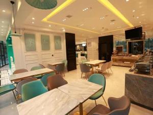 xana hotelle jinzhou central south street red star macalline