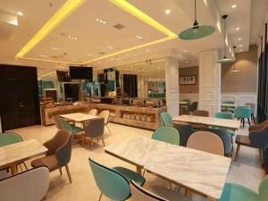 xana hotelle jinzhou central south street red star macalline