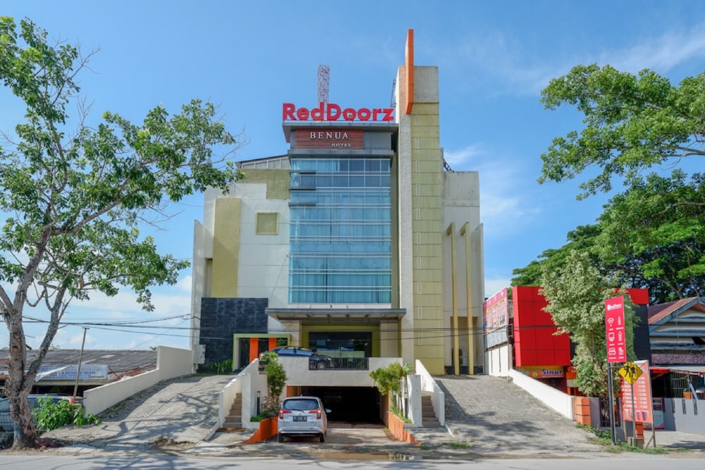 reddoorz plus near hotel benua kendari