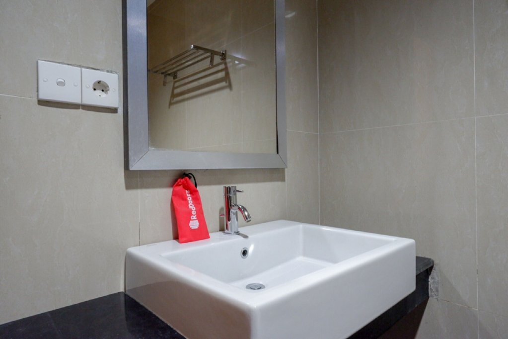 reddoorz plus near hotel benua kendari