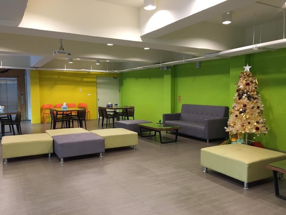 travelers plus hostel