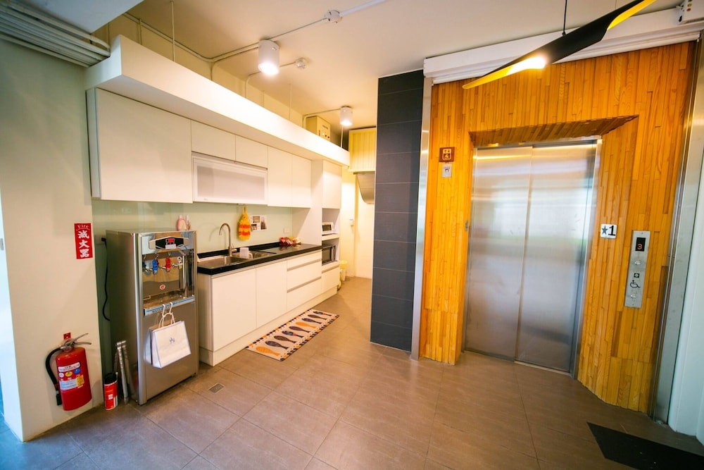 travelers plus hostel