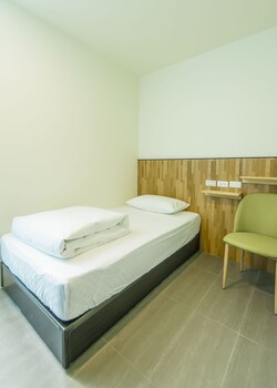 travelers plus hostel