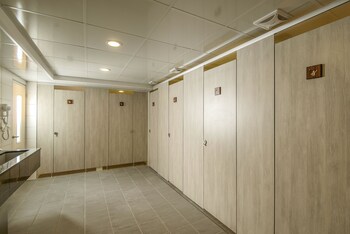 travelers plus hostel