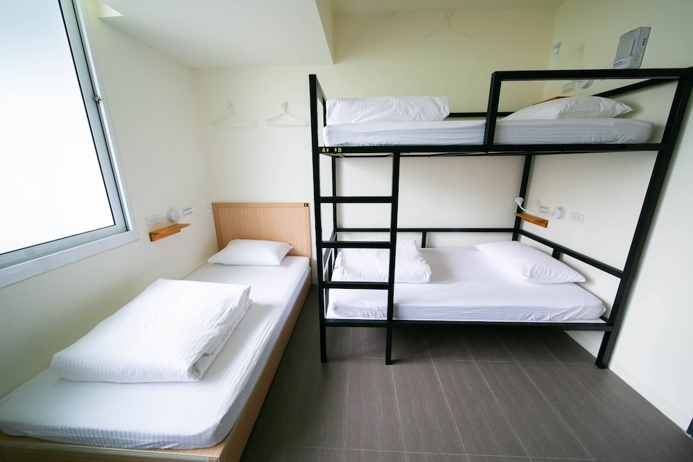 travelers plus hostel