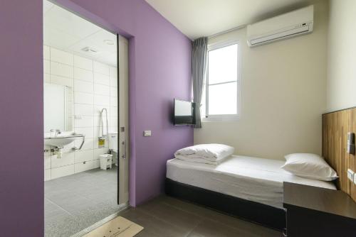 travelers plus hostel