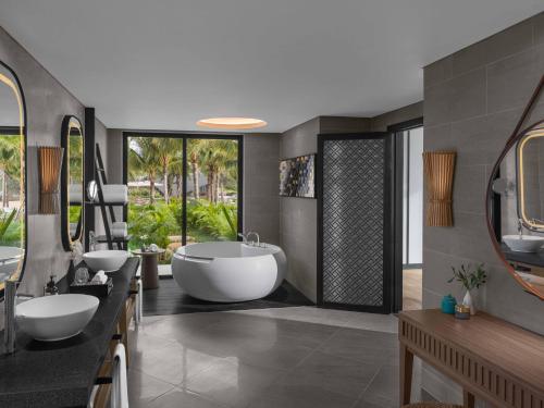 crowne plaza phu quoc starbay an ihg hotel
