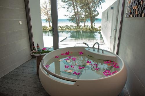 crowne plaza phu quoc starbay an ihg hotel
