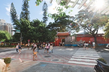 a shin tainan hostel