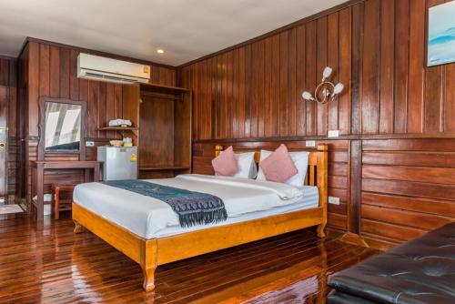 riverside chiangkhan resort sha certified