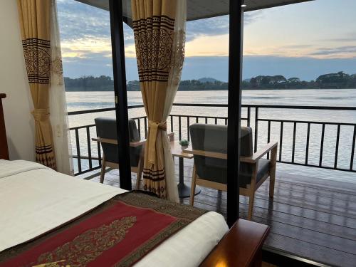 riverside chiangkhan resort sha certified