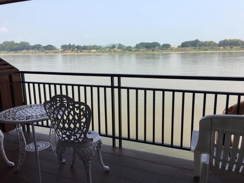 riverside chiangkhan resort sha certified