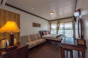 riverside chiangkhan resort sha certified