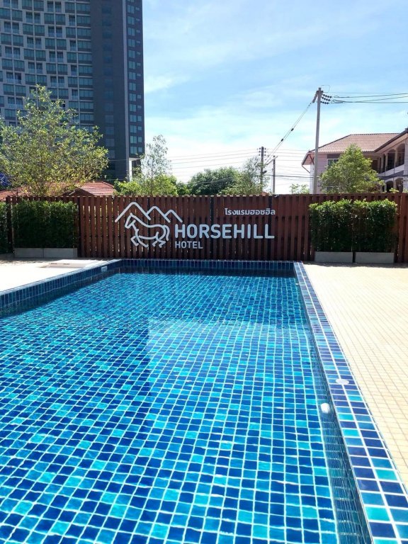 horsehill hotel sriracha