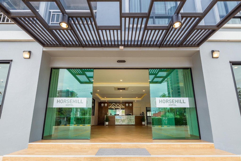 horsehill hotel sriracha