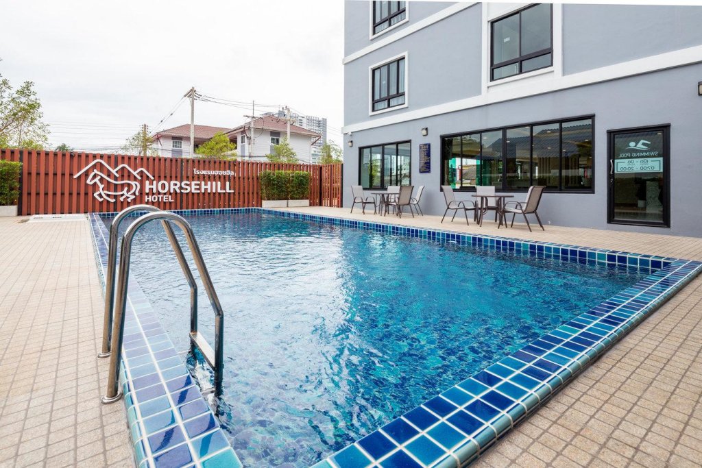 horsehill hotel sriracha