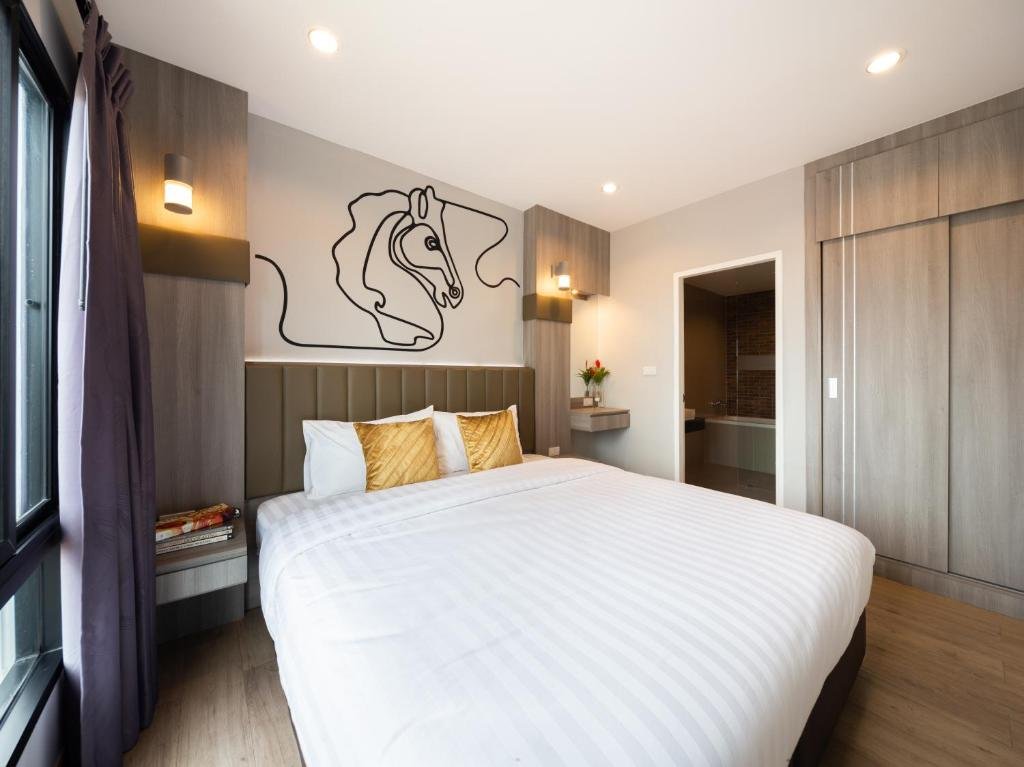 horsehill hotel sriracha