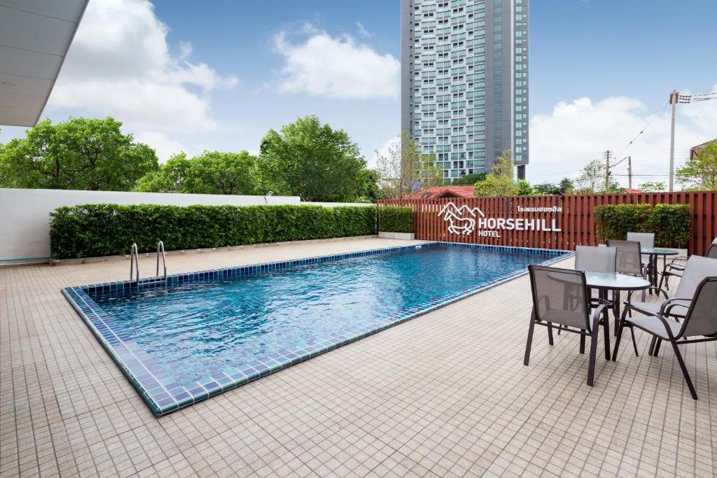 horsehill hotel sriracha