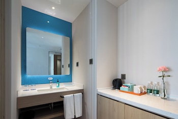Holiday Inn Express Shenzhen Haiyuan City, An Ihg Hotel,Longgang>>Guangzhou,2.5 star