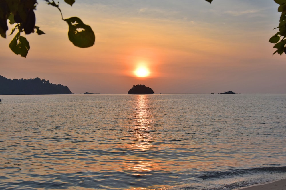 avi pangkor beach resort