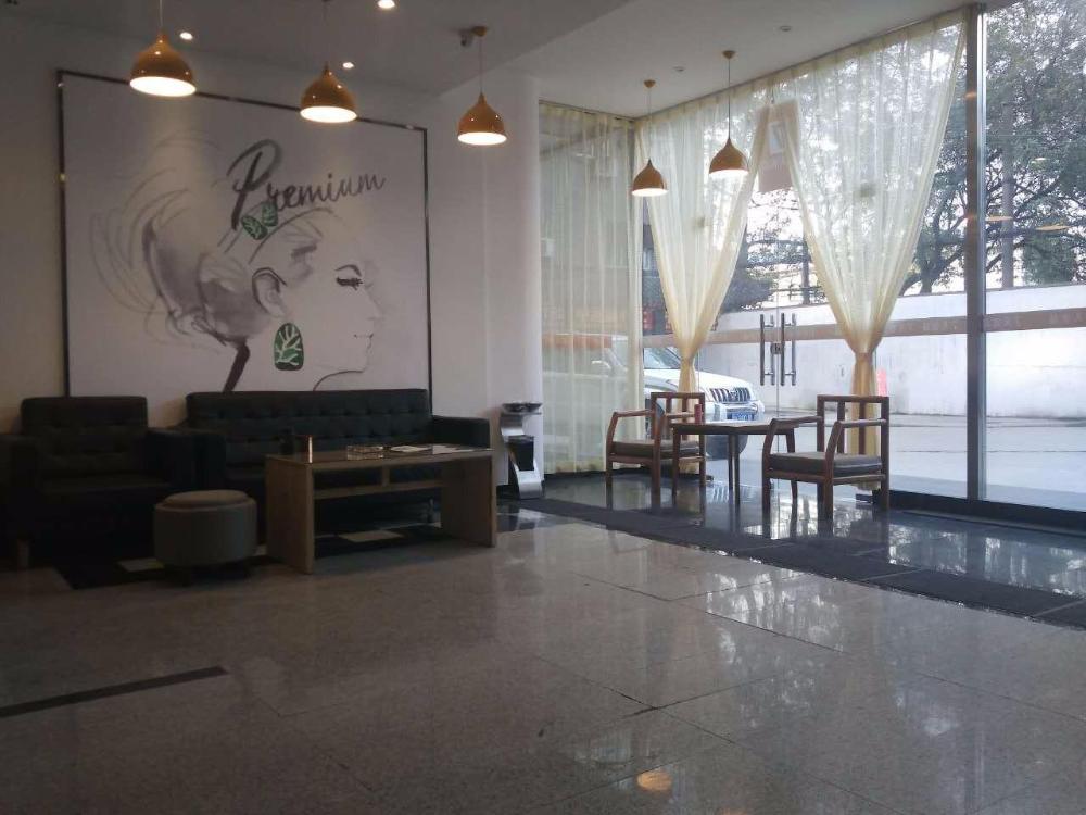 7 days premium xi an railway station shop