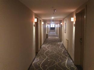 7 days premium xi an railway station shop