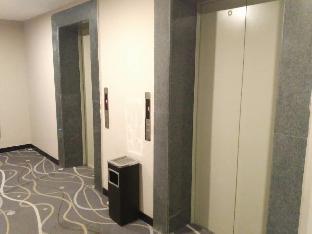 7 days premium xi an railway station shop