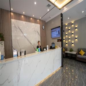 7 days premium xi an railway station shop