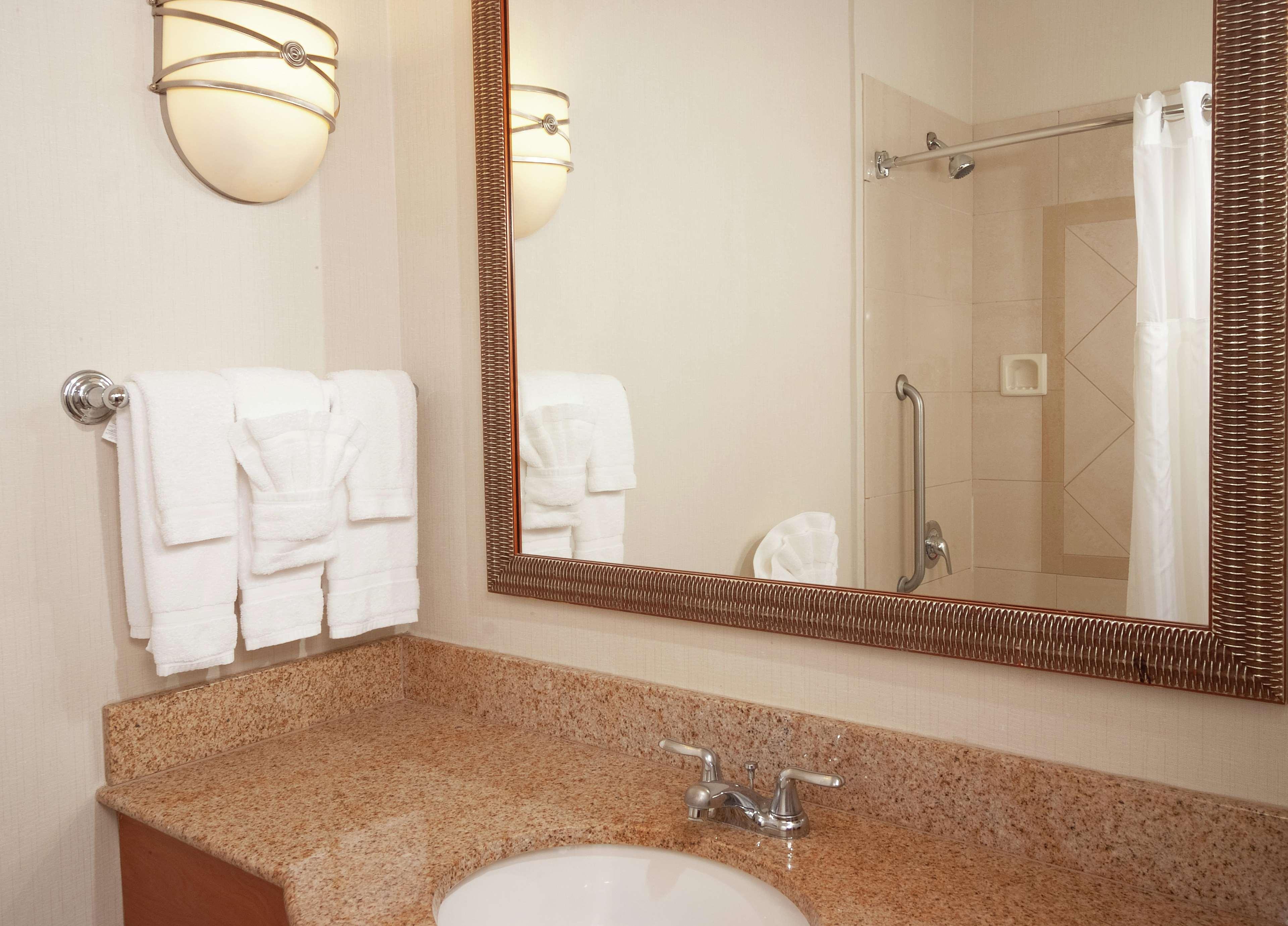 hilton garden inn atlanta airport millenium center