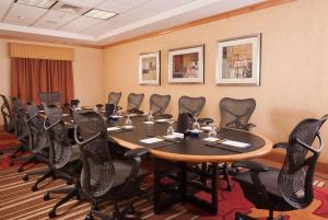 hilton garden inn atlanta airport millenium center