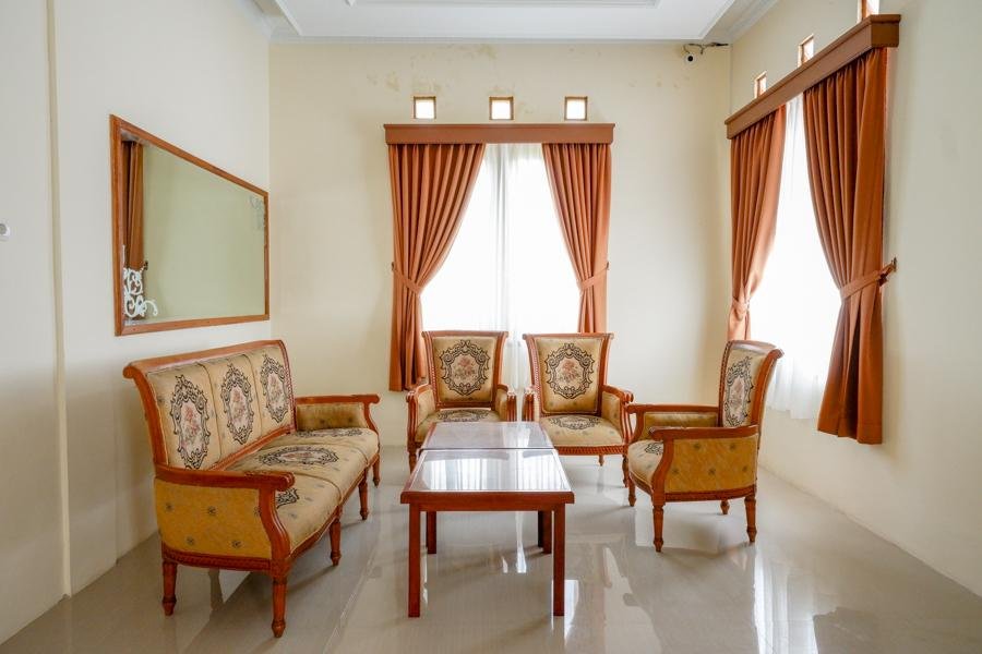 reddoorz near stadion 45 karanganyar