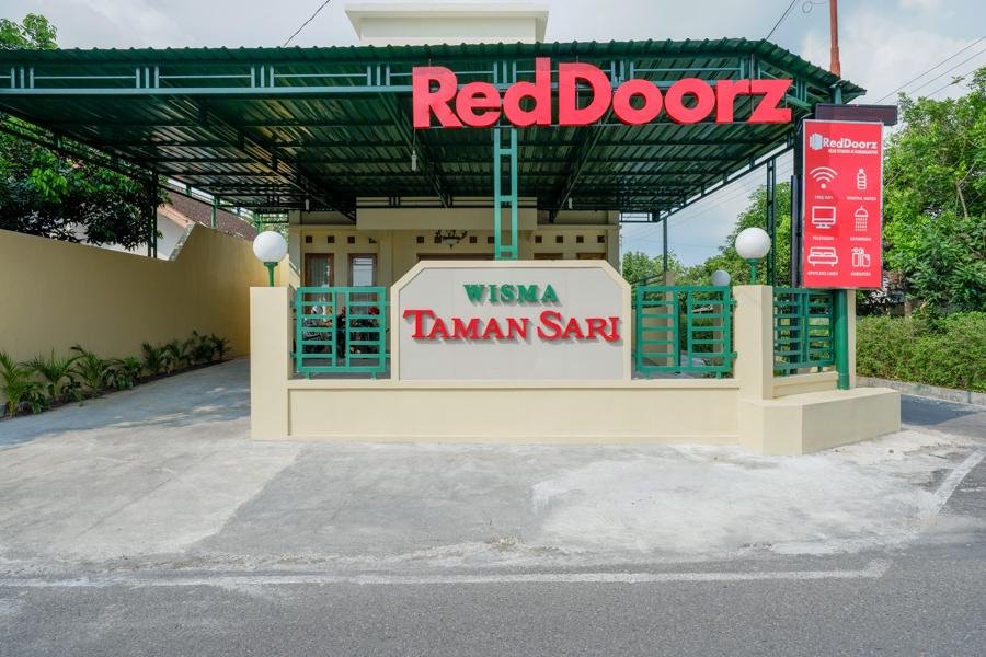 reddoorz near stadion 45 karanganyar