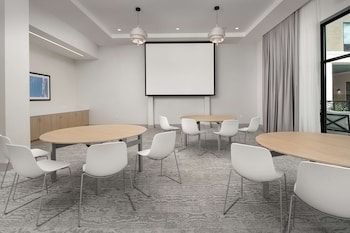 home2 suites by hilton orlando downtown