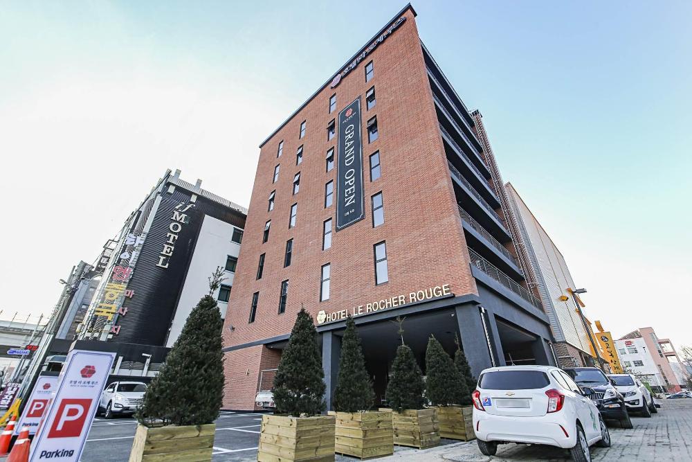 lerocherrouge hotel