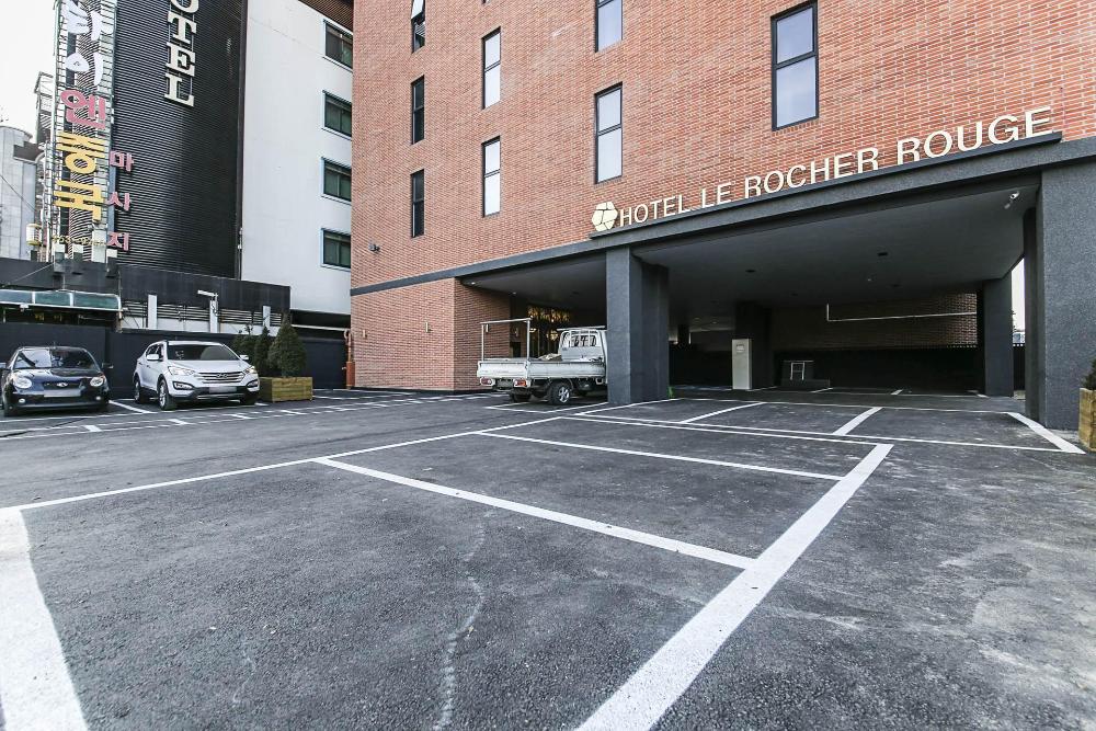 lerocherrouge hotel