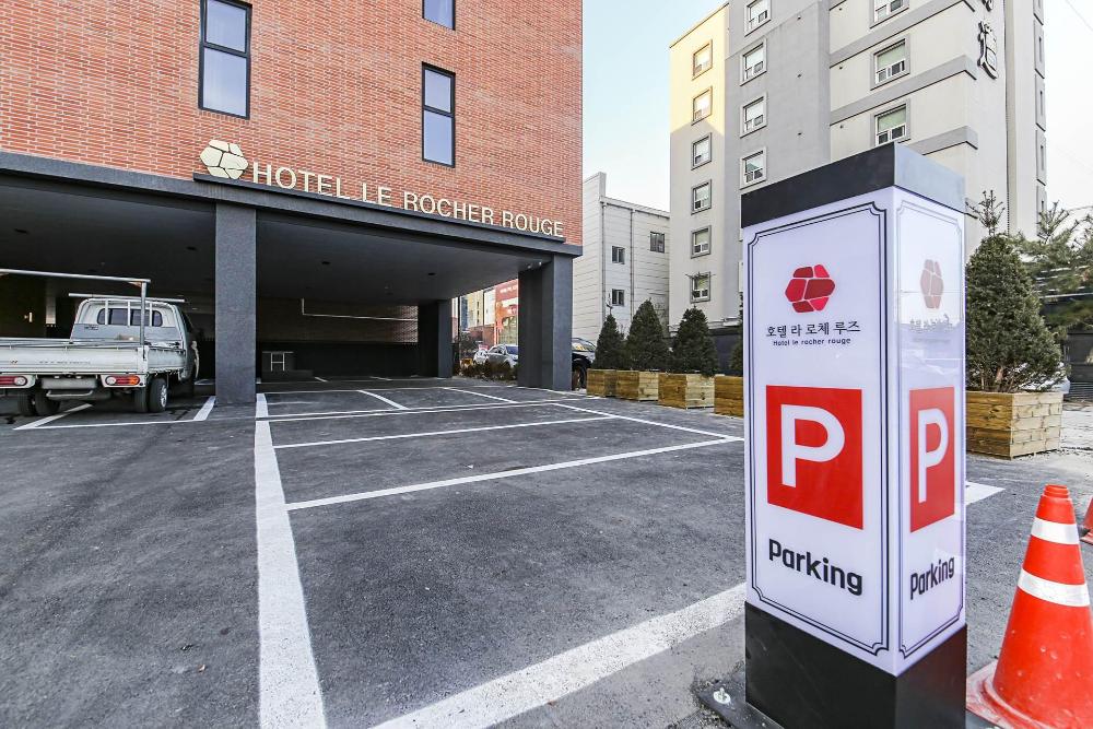lerocherrouge hotel