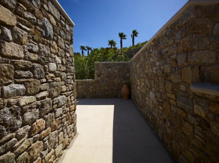 bonzoe suites and villas