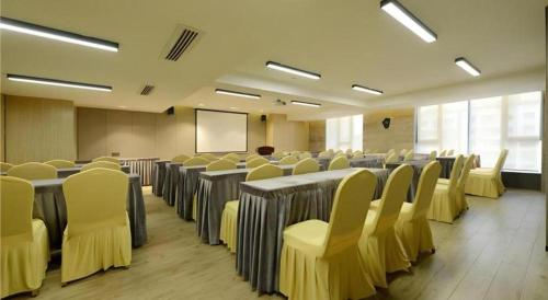 echarm hotel guiyang qianling mountain