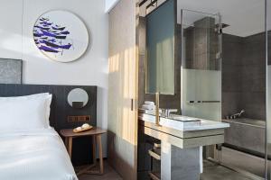vignette collection hangzhou huaxia center hotel by ihg