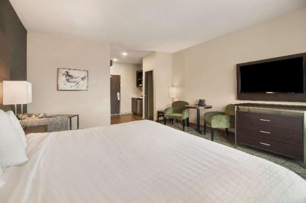 comfort inn and suites