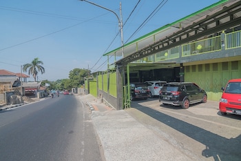 reddoorz syariah near museum wisma karya subang
