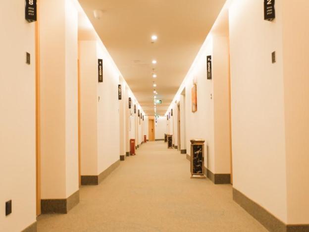 greentree innzhangjiakou high speed railway station business hotel