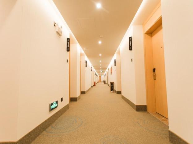 greentree innzhangjiakou high speed railway station business hotel