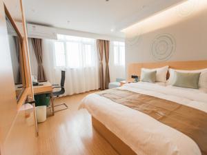 greentree innzhangjiakou high speed railway station business hotel